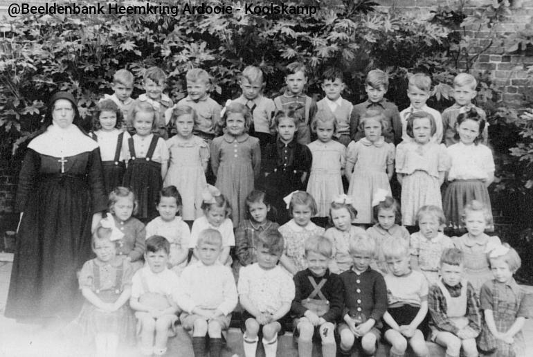 Koolskamp_meisjesschool_014_0.jpg KK051