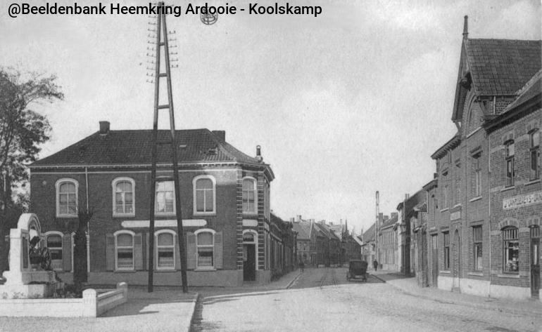 AD082