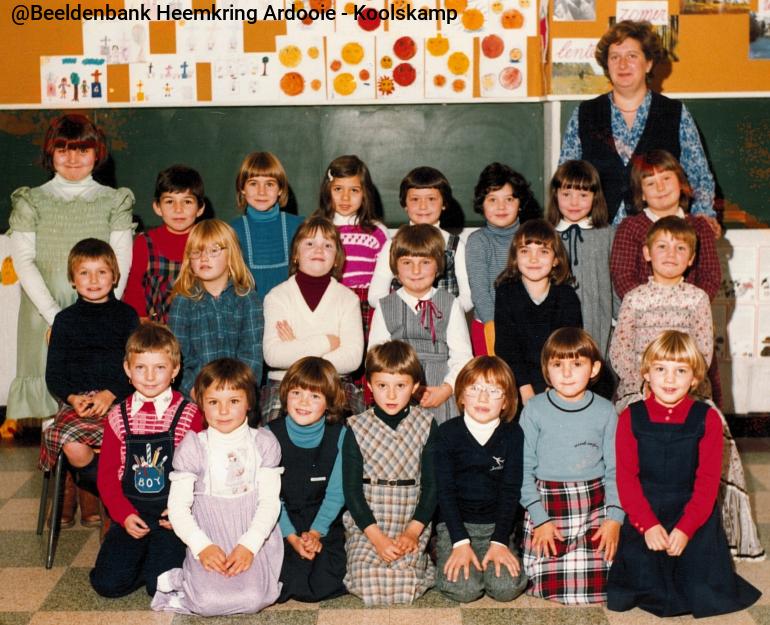 meisjesschool-1ste-2de%20leerjaar-ong1979-1980_0.jpg KK005